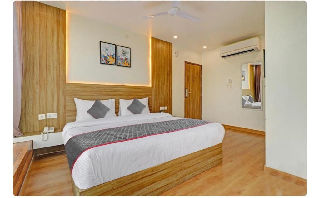 Hotel Sr Grand Gorakhpur Εξωτερικό φωτογραφία